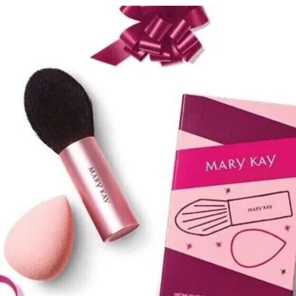 Limited-Edition† Mary Kay® Highlight Brush & Contour Sponge Set